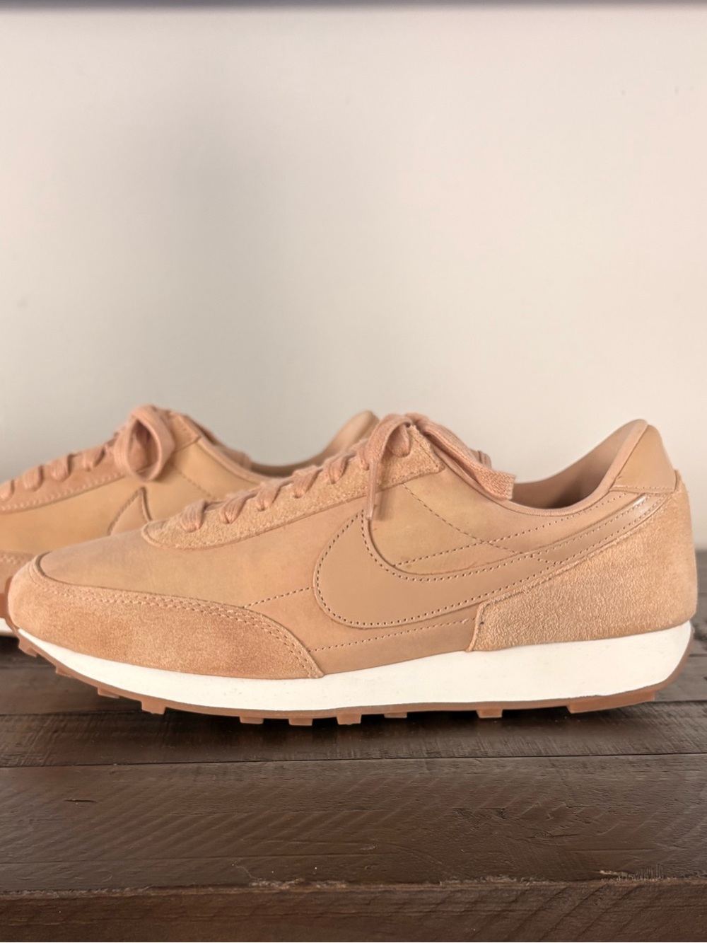 Like New - Nike Retro Runners in Light Beige - Picture 11 of 11